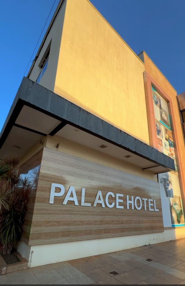 Fachada do Palace Hotel em Altamira